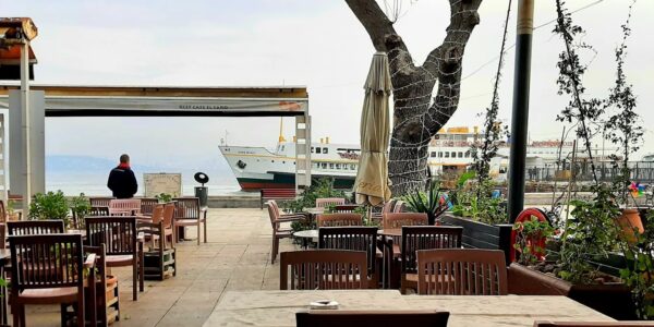 El Faro Rest Cafe – Heybeliada sahilinde, deniz ve vapur manzarasıyla dostane buluşmalar için ideal mekân.